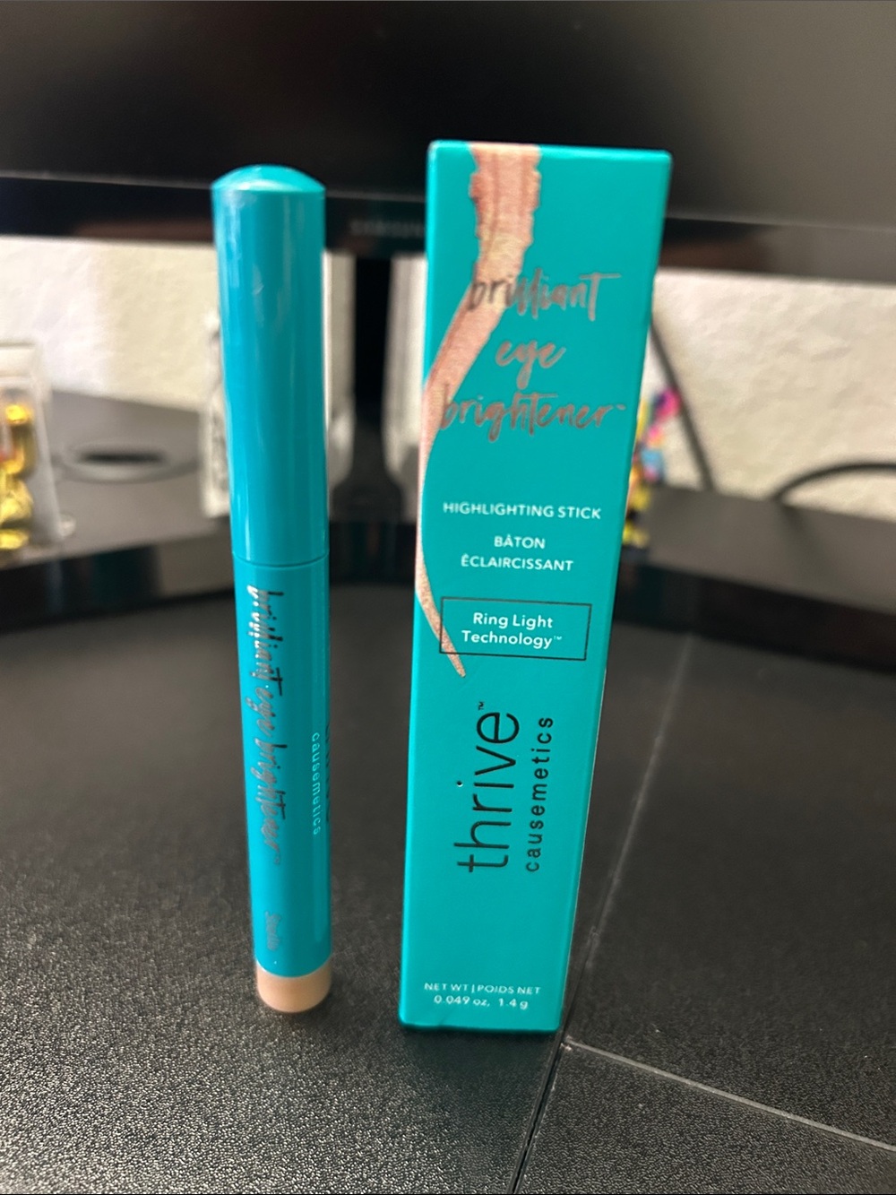 thrive causemetics Brilliant Brightener Highlighting Stick Champagne Shimmer